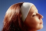 In der professionellen Kosmetik oder Medizinbereich einsetzbares Haarband auf Vliesstoff